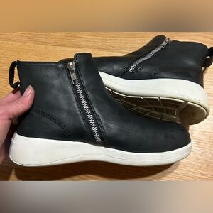 Ladies 6.5 ‘Worx’ Red Wing 2030 Zero-G Cross Lite blk leather safety-toe boots.